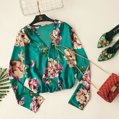 Модерна дамска блуза с флорален мотив в  няколко цвята