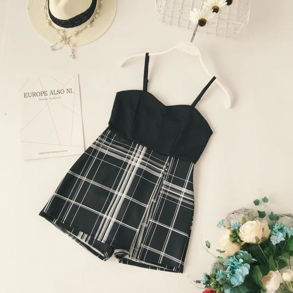 Стилен дамски летен гащеризон в черен и бял цвят 