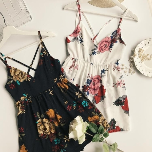 Модерен дамски гащеризон с флорален мотив в три цвята