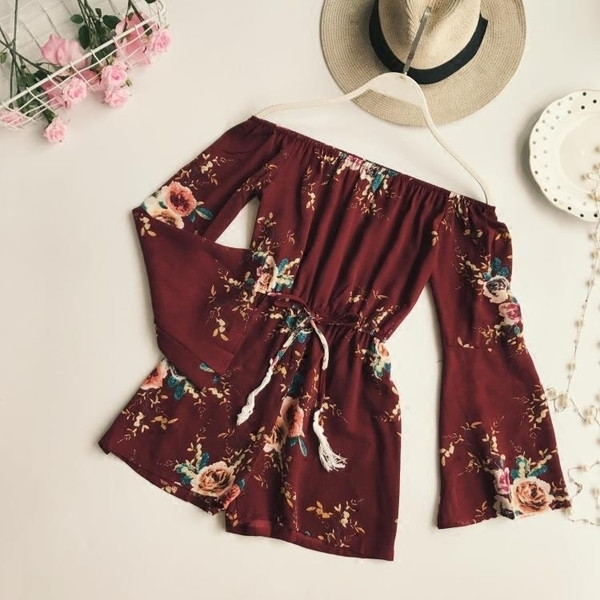 Модерен дамски гащеризон с паднали рамене и широки ръкави 