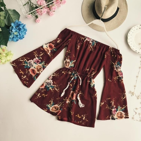 Модерен дамски гащеризон с паднали рамене и широки ръкави 