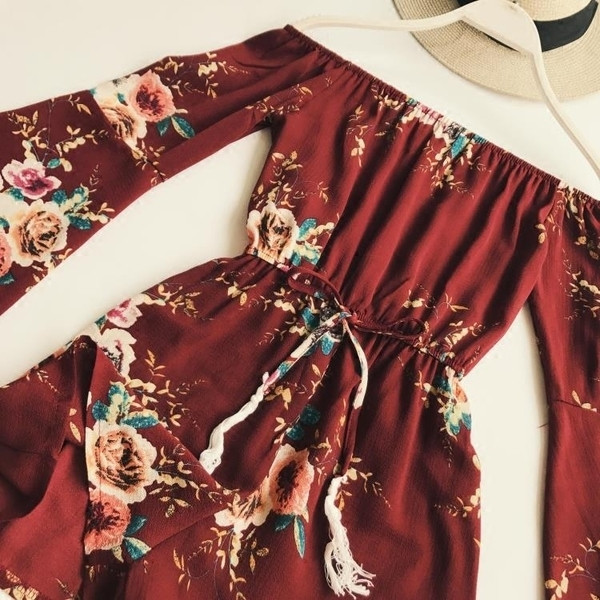 Модерен дамски гащеризон с паднали рамене и широки ръкави 