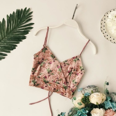 Дамски кадифен топ на цветя в два цвята