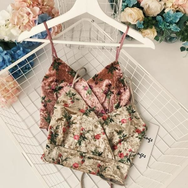 Дамски кадифен топ на цветя в два цвята 