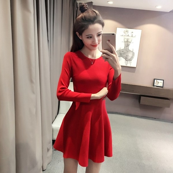 Семпла стилна дамска рокля с дълъг ръкав в червен и черен цвят