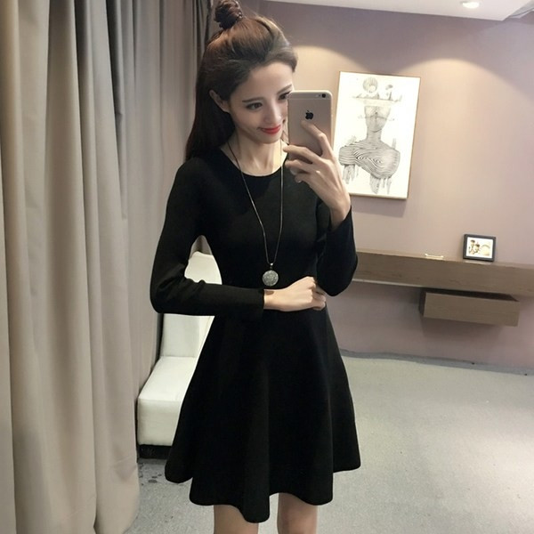 Семпла стилна дамска рокля с дълъг ръкав в червен и черен цвят