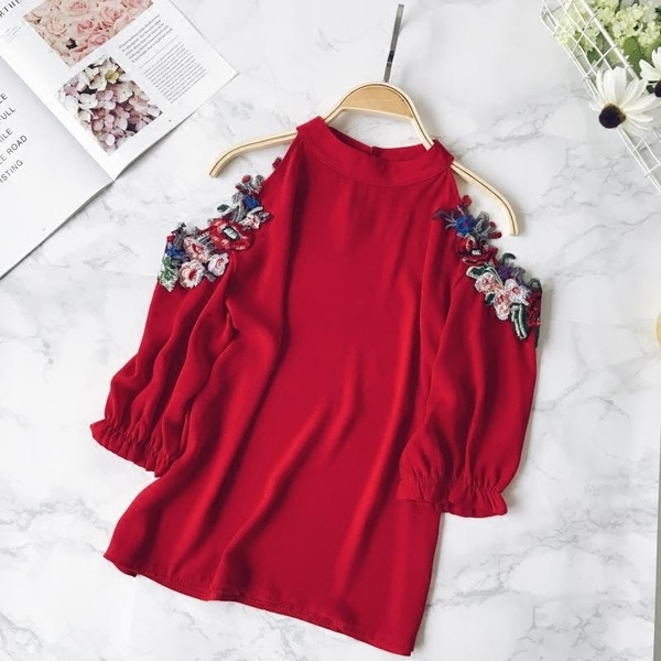 Стилна дамска блуза с бродерия в четири цвята 