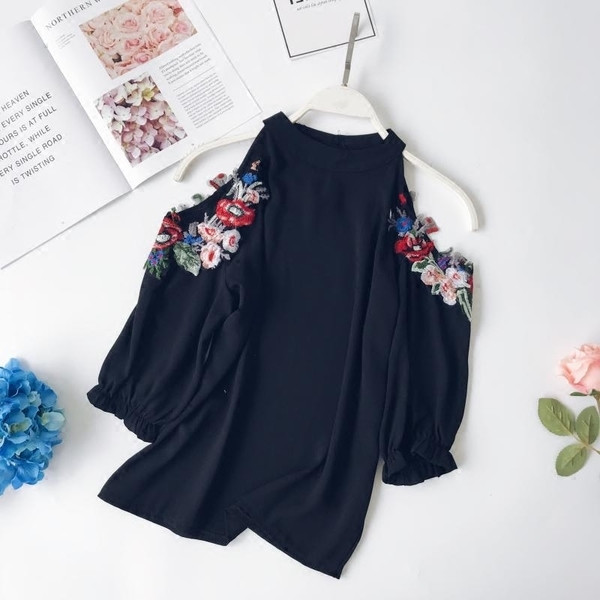 Стилна дамска блуза с бродерия в четири цвята 