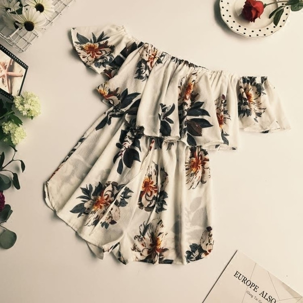 Ефирен летен дамски гащеризон в бял и черен цвят