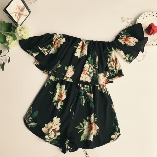 Ефирен летен дамски гащеризон в бял и черен цвят