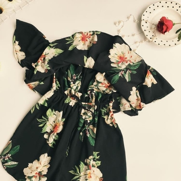 Ефирен летен дамски гащеризон в бял и черен цвят