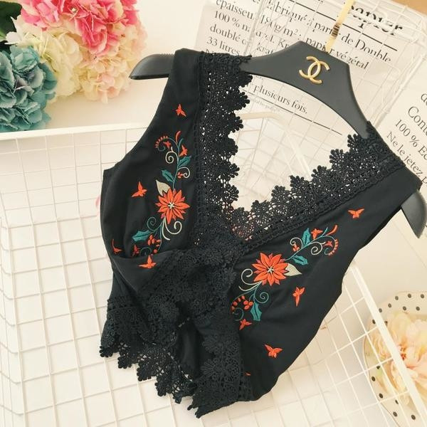 Модерен дамски потник с флорален мотив и V-образно деколте 