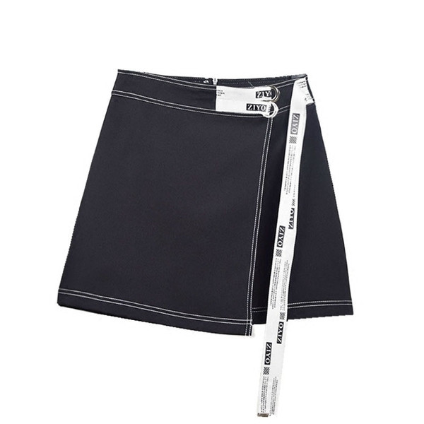 Спортно-елегантна дамска семпла пола в бял и черен цвят