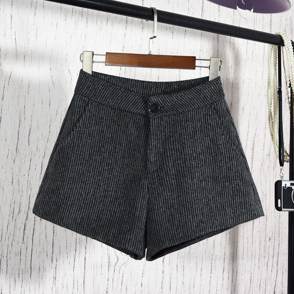 Спортно-елегантни къси панталонки с висока талия в три цвята