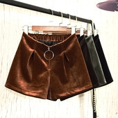 Pantaloni scurți moderni de damă în diferite culori