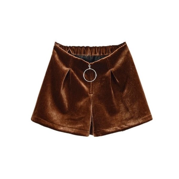 Модерни къси дамски панталони в различни цветове