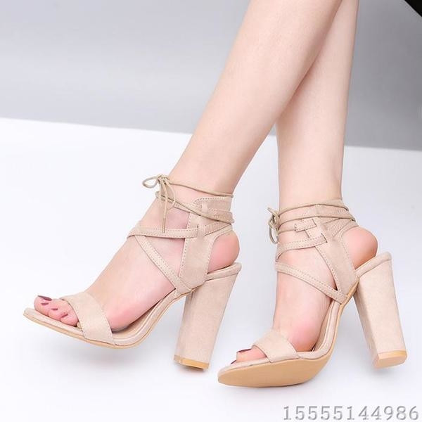 Ежедневни дамски сандали на ток  с каишки в различни цветове