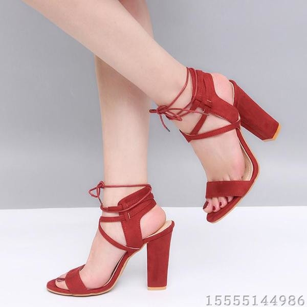 Ежедневни дамски сандали на ток  с каишки в различни цветове