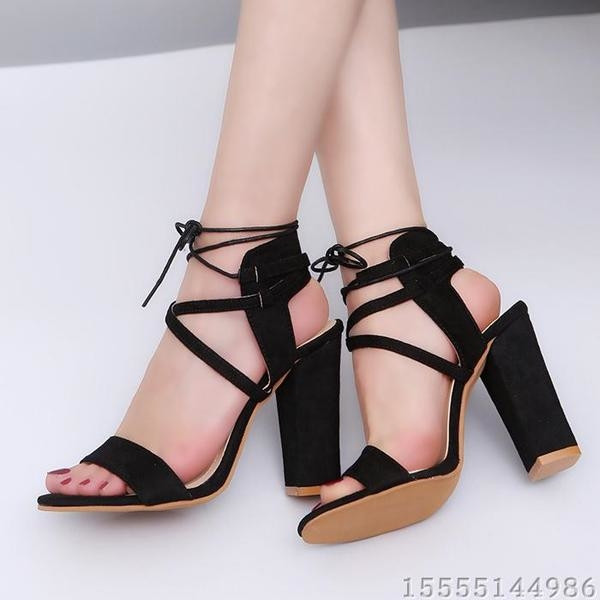 Ежедневни дамски сандали на ток  с каишки в различни цветове