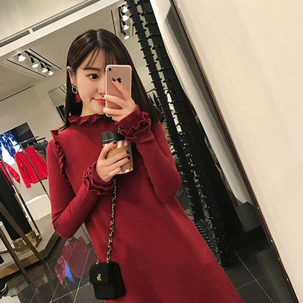 Стилна дамска рокля в семпъл модел в свободен стил