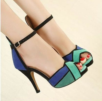 Модерни цветни дамски сандали в два цвята