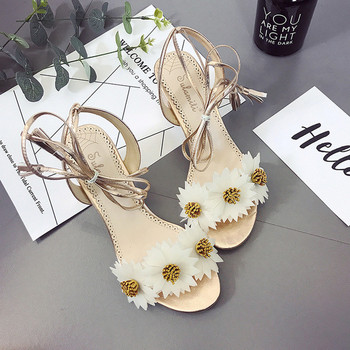 Нежни дамски сандали с 3D цветя в телесен цвят