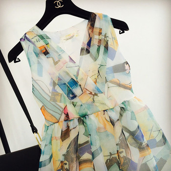 Καλοκαιρινό γυναικείο φόρεμα σύντομο  σε έγχρωμη εκτύπωση με ντεκολτέ σε σχήμα V