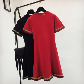 Спортно-елегантна плетена дамска рокля в черен и червен цвят