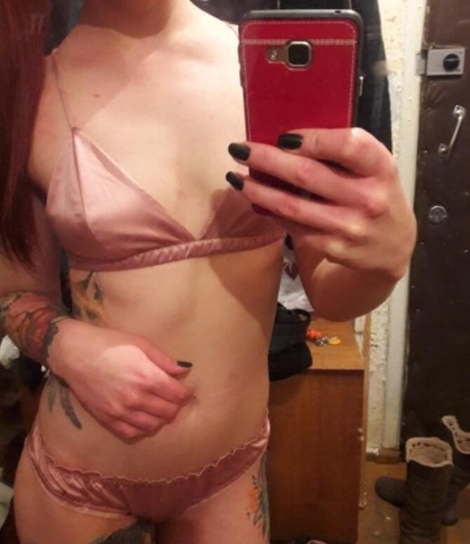 Нежно дамско бельо от две части в розов цвят