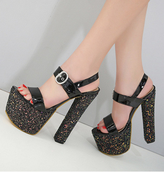 Дамски сандали на висока платформа с цветни точки 