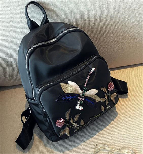 Спортно-ежедневна дамска раница с 3D декорация 