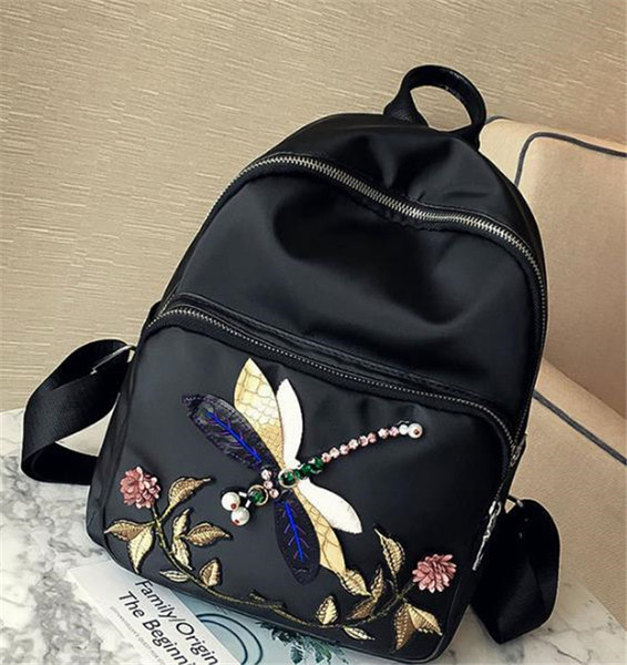 Спортно-ежедневна дамска раница с 3D декорация 