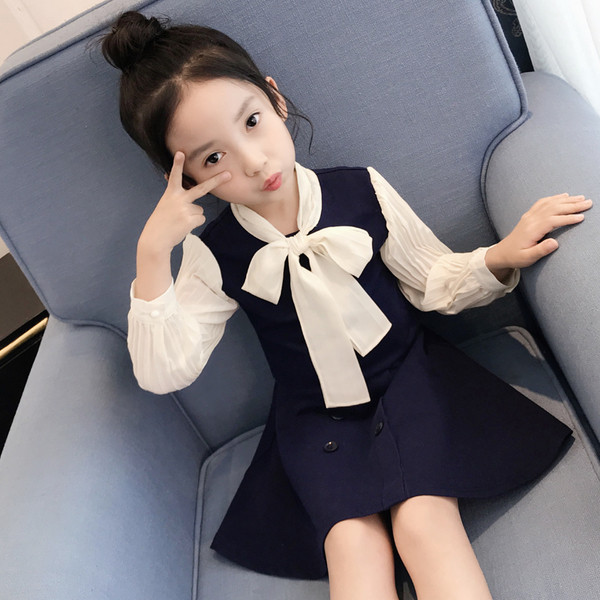 Елегантна дамска рокля с панделка 