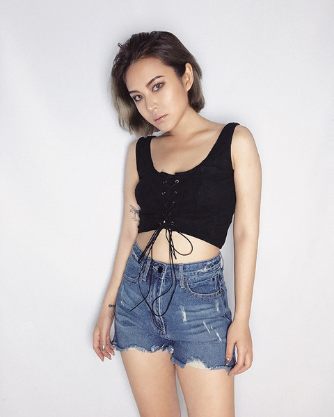 Дамски къси дънкови панталони с висока талия