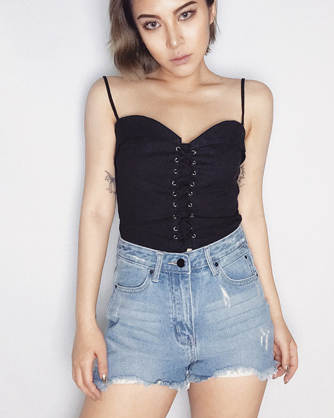 Дамски къси дънкови панталони с висока талия