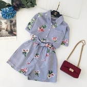Salopetă de damă modernă în dungi cu motiv floral
