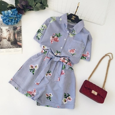 Salopetă de damă modernă în dungi cu motiv floral