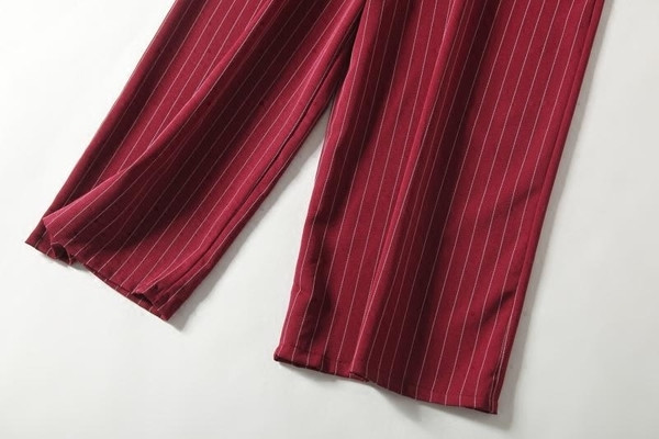 Спортно-елегантен гащеризон на райе в два цвята