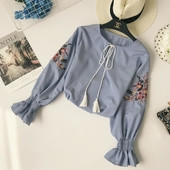 Bluză de damă elegantă cu broderie cu mâneci largi