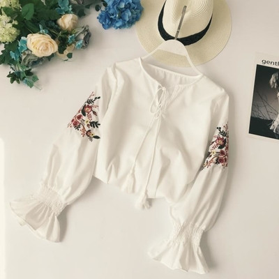 Bluză de damă elegantă cu broderie cu mâneci largi