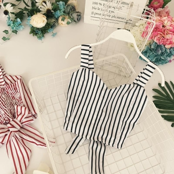 Дамски скъсен топ на райе и панделка на гърба