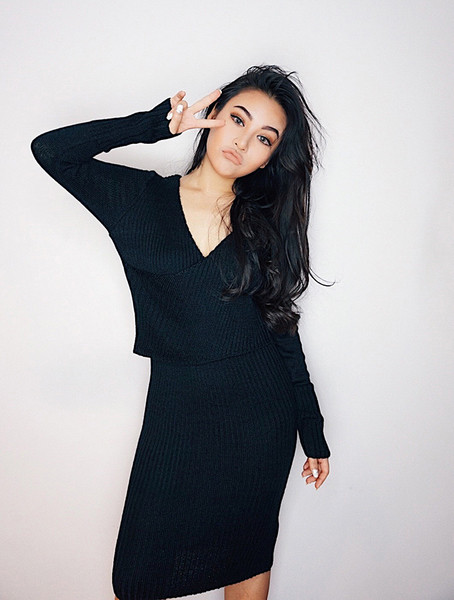 Стилна дамска плетена рокля с V-образно деколте в различни цветове