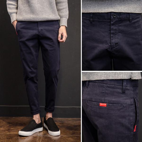 Изчистени мъжки дънки,подходящи за ежедневието в тъмен цвят