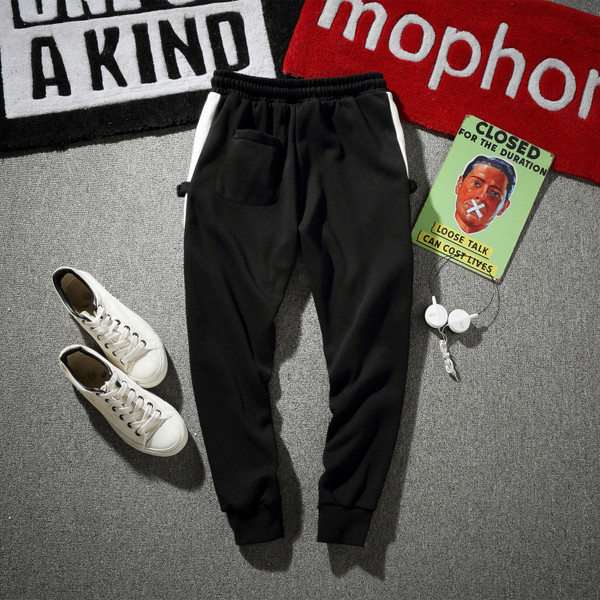 Спортни ежедневни мъжки панталони с цветен кант в сив и черен цвят