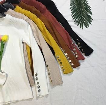 Κομψή γυναικεία μπλούζα, κατάλληλη για καθημερινή τη ζωή με διακοσμητικά κουμπιά στα μανίκια σε διάφορα χρώματα