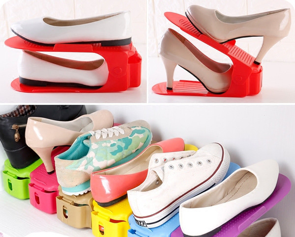 Удобна,пркатична и незаемаща място поставка за обувки