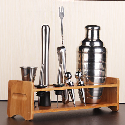 Μεγάλο δώρο για έναν άντρα - ένα σετ  σεϊκερ για την παρασκευή κοκτέιλ και χυμούς