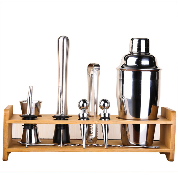 Μεγάλο δώρο για έναν άντρα - ένα σετ  σεϊκερ για την παρασκευή κοκτέιλ και χυμούς