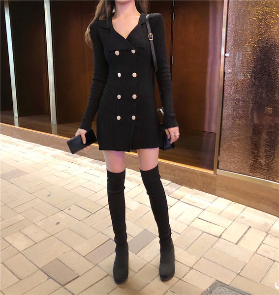 Αθλητικό κομψό γυναικείο φόρεμα  με διακοσμητικά κουμπιά σε μαύρο χρώμα