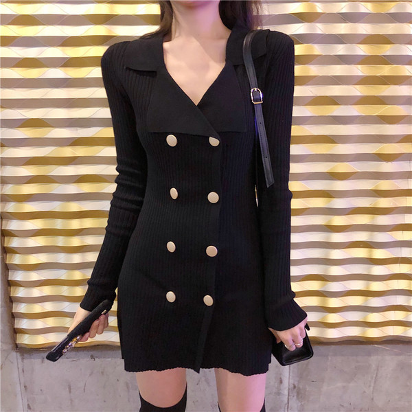 Αθλητικό κομψό γυναικείο φόρεμα  με διακοσμητικά κουμπιά σε μαύρο χρώμα